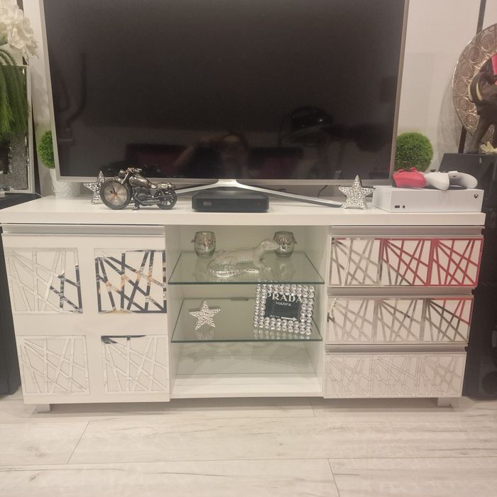 Szafka rtv biała bardzo pojemna