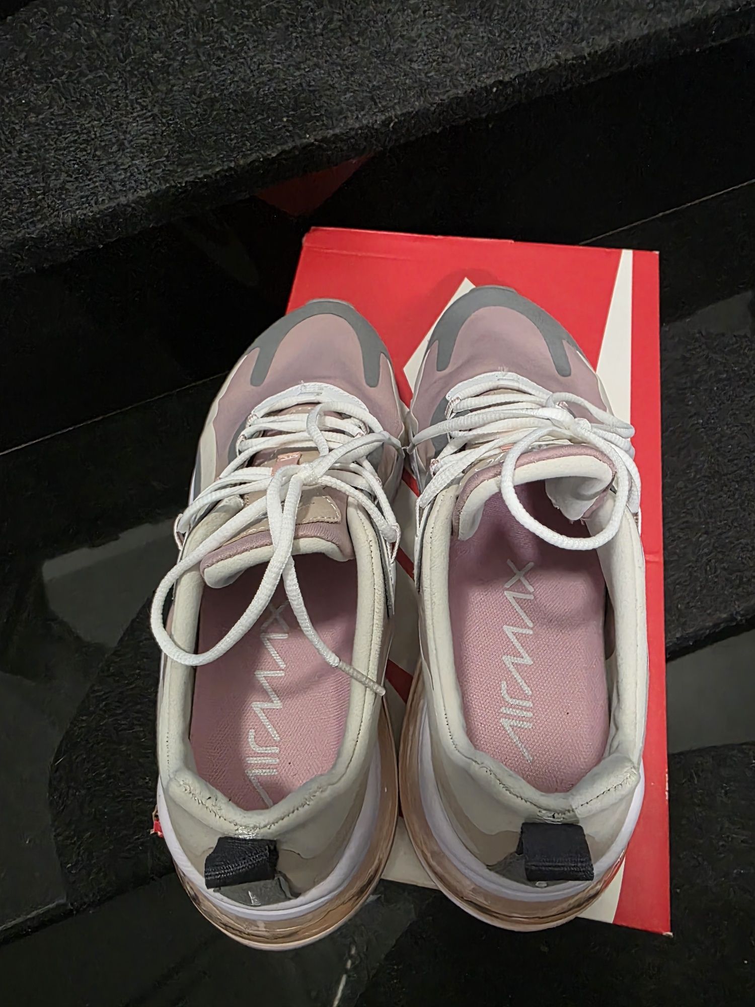 Nike 270 React. 39