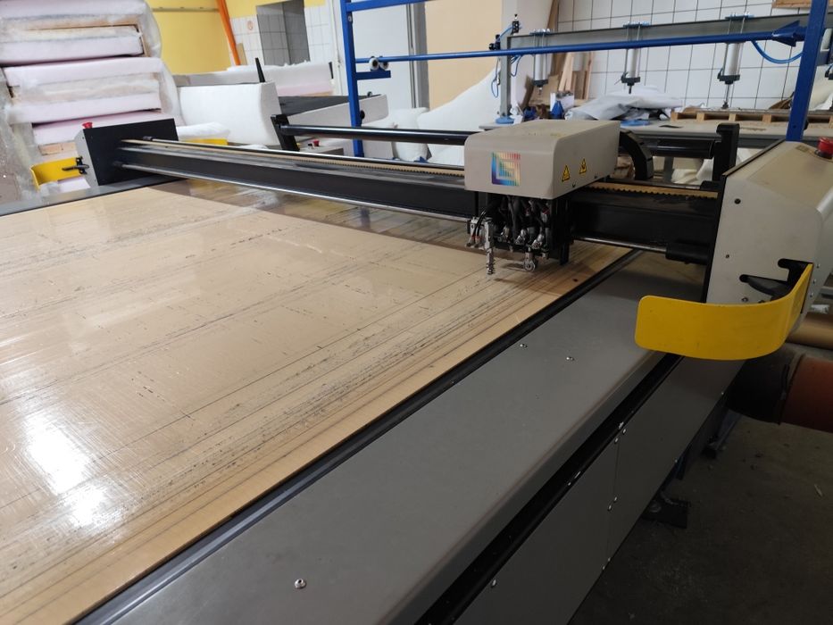 Cutter do cięcia tkanin Gerber DCS 3500 ploter