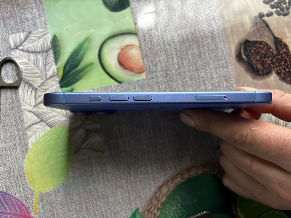 Iphone 16 128 ultramarine