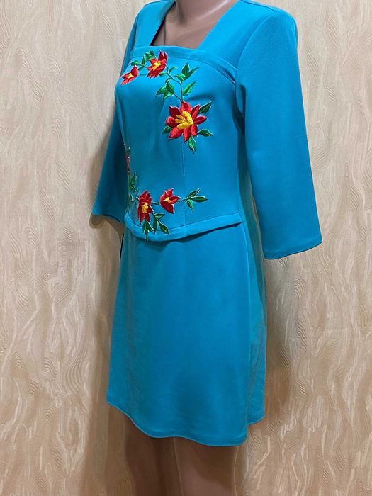 Красива нарядна сукня з вишивкою, р.46