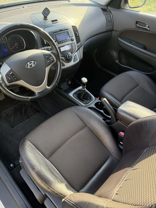 Hyundai i30 2.0 benzyna 143km, nowe opony lato/zima ( Holandia )
