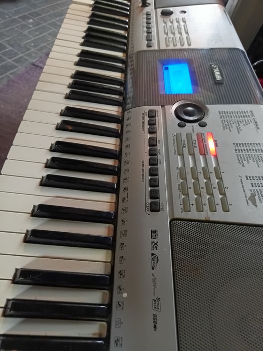 Piano teclado Yamaha