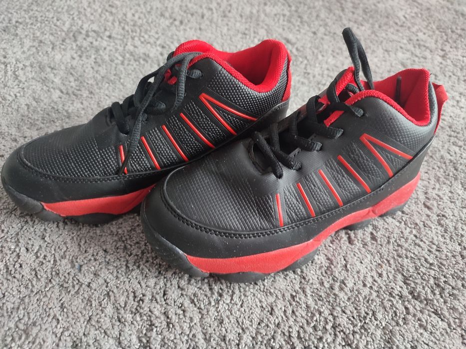 Buty dziecięce przejściowe 33