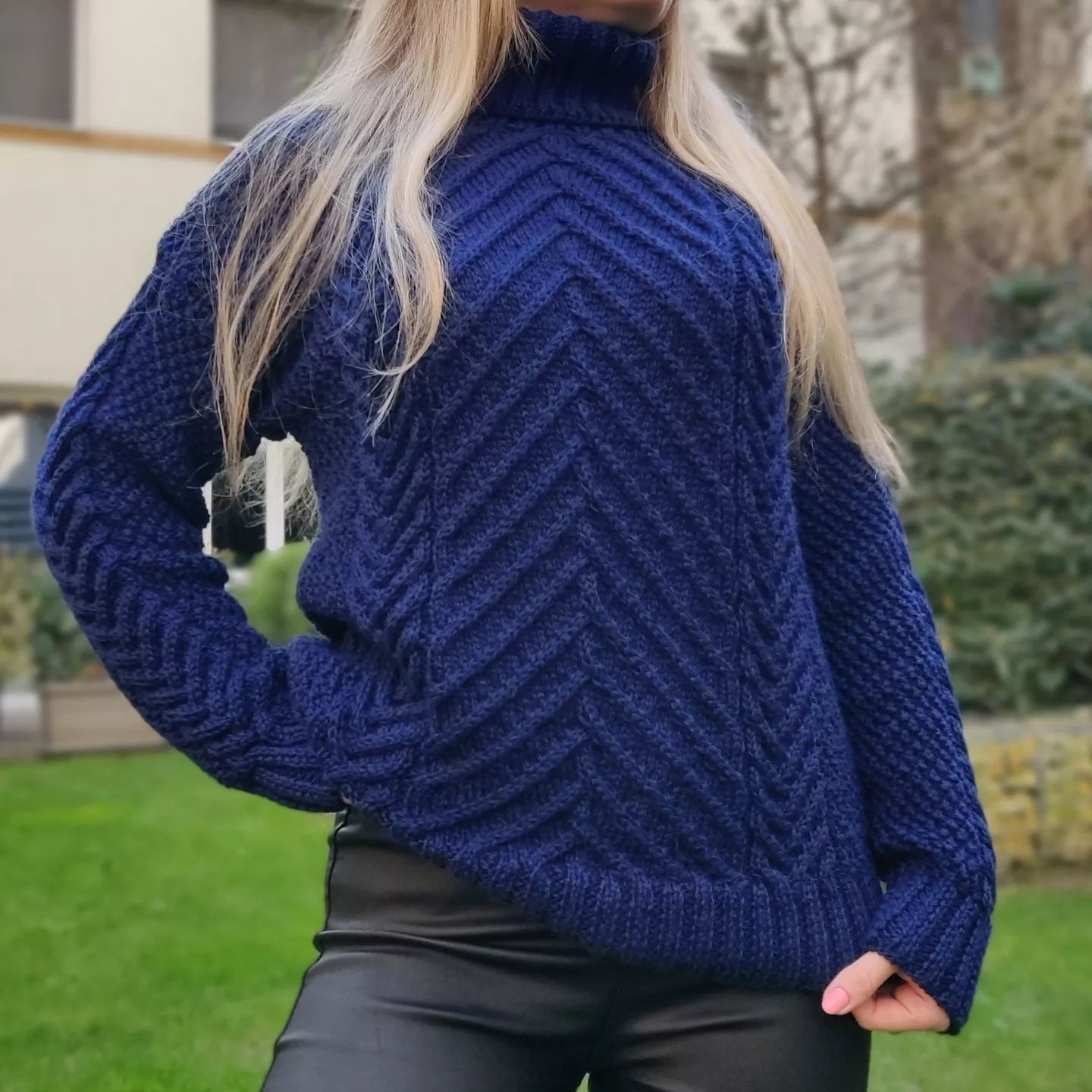 Мериносовий жіночий в'язаний светр ручної роботи