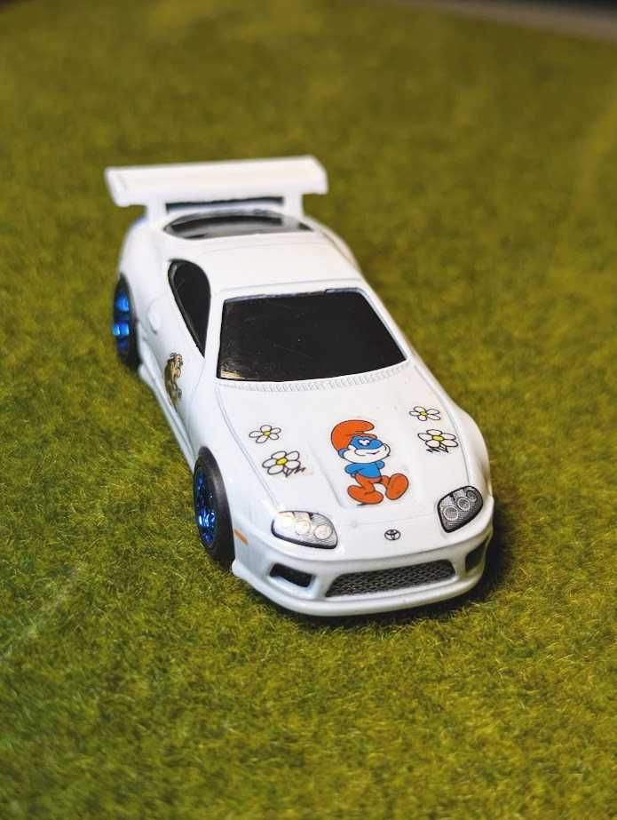 Hot Wheels Toyota Supra + Custom Smerfy Papa Smerf