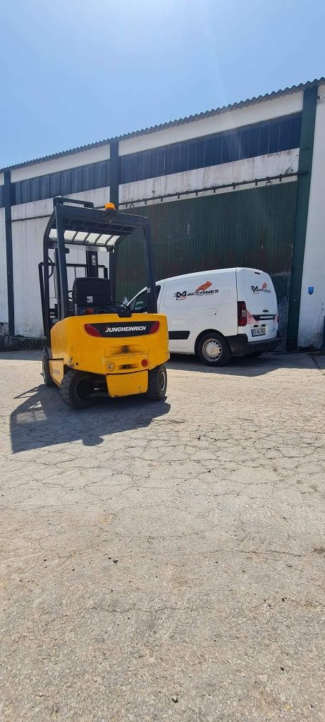 Empilhador Jungherich EFG320
