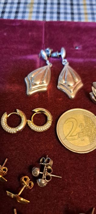 Brincos vintage em prata contrastada.