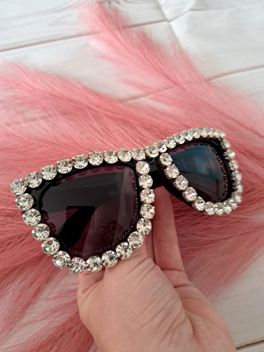 Piękne okulary przeciwsłoneczne nowe czarne z diamentami damskie