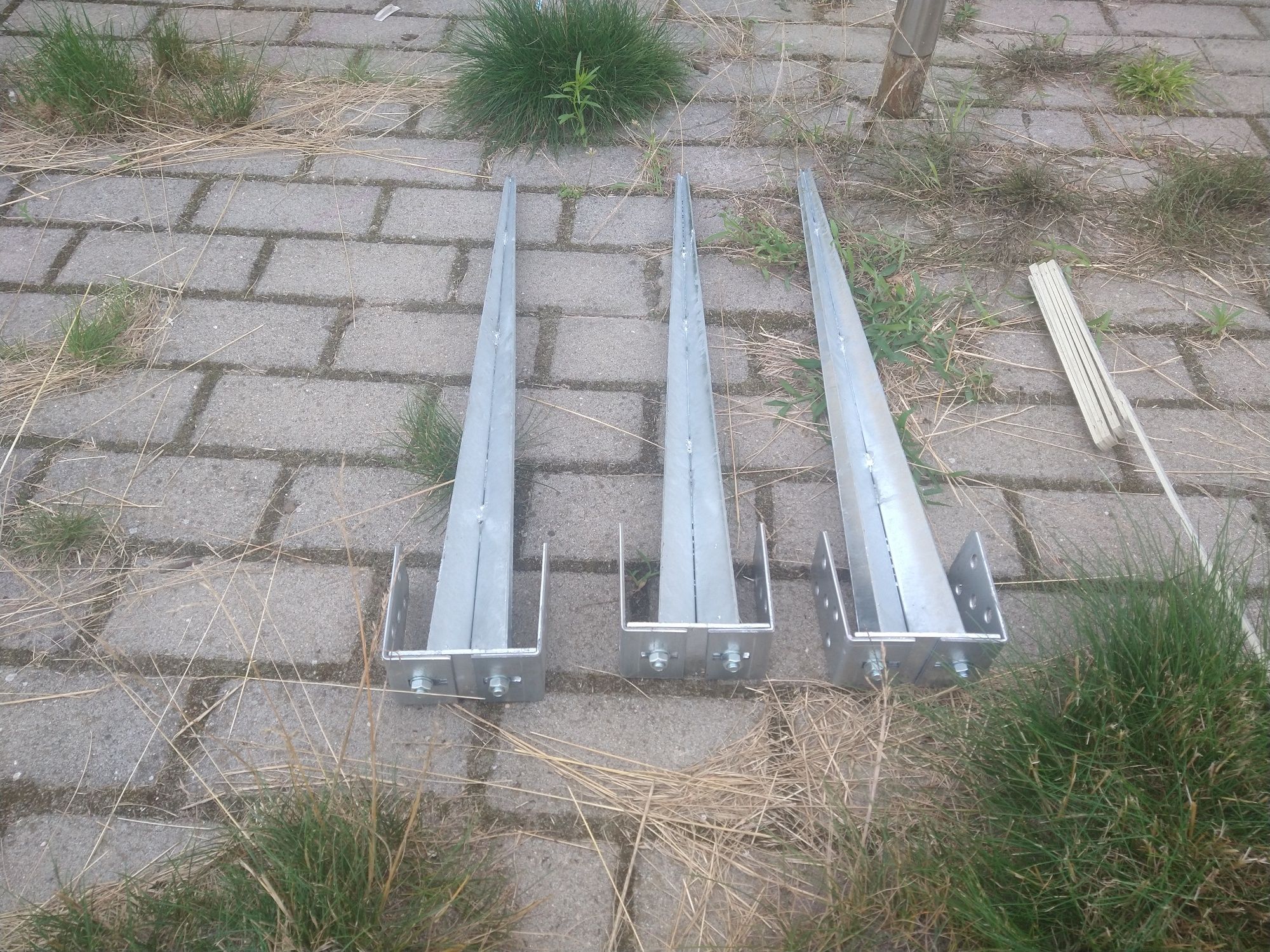 Podstawa słupa wbijana regulowana 0-120x700 ocynk 3szt, nowa