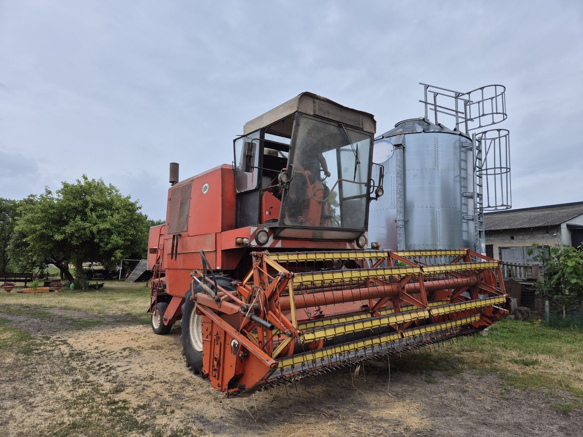 Bizon Z056 sieczkarnia