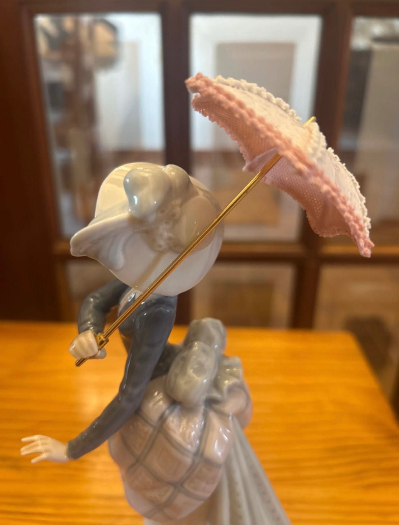 Figura Lladró - 5687 “ Dama con sombrilla a la izquierda”