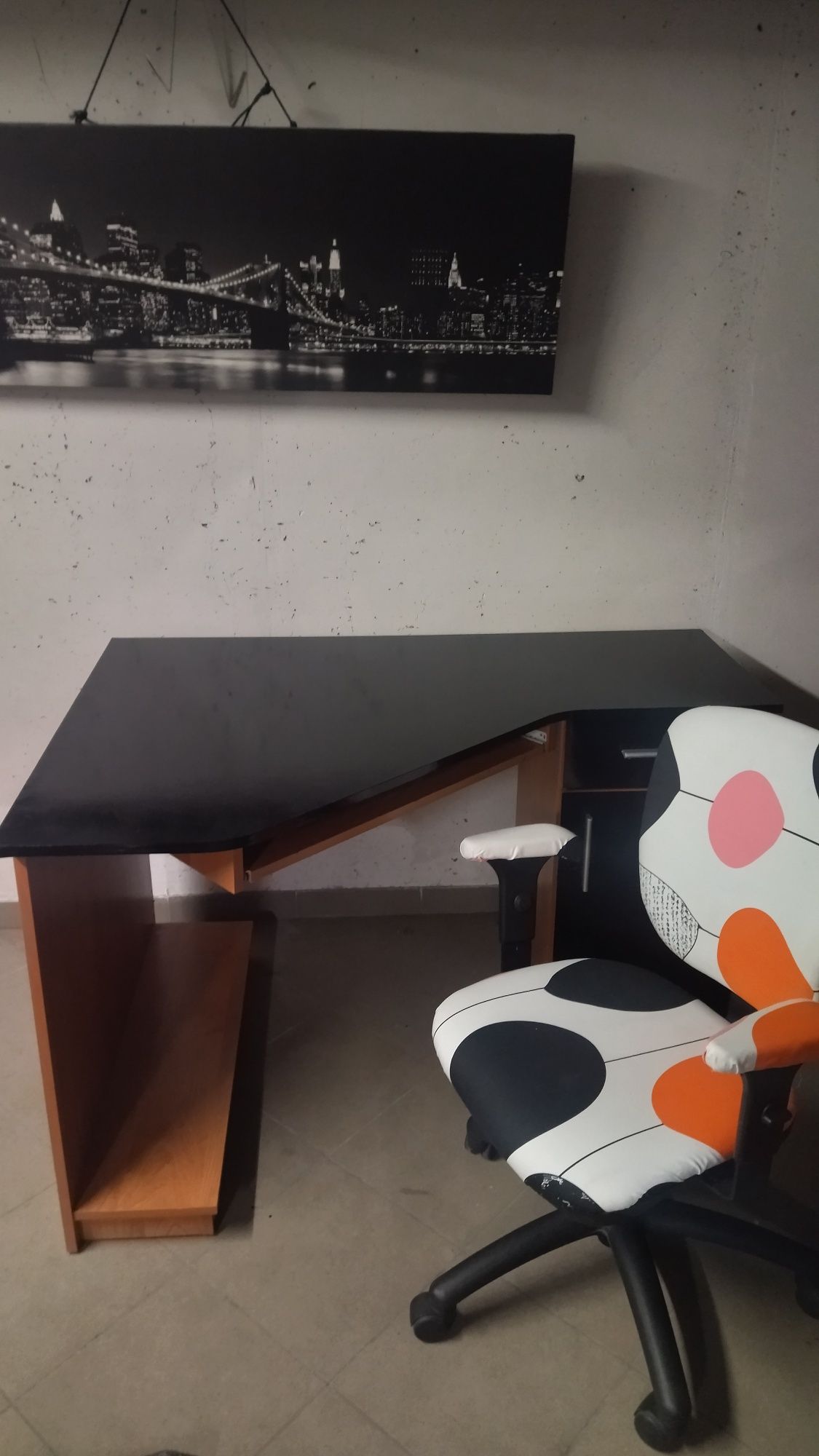 Duże biurko narożne, fotel