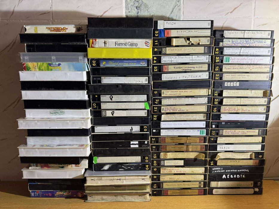 Zestaw kaset VHS–filmy, bajki, koncerty, nagrania religijne-84 sztuki!