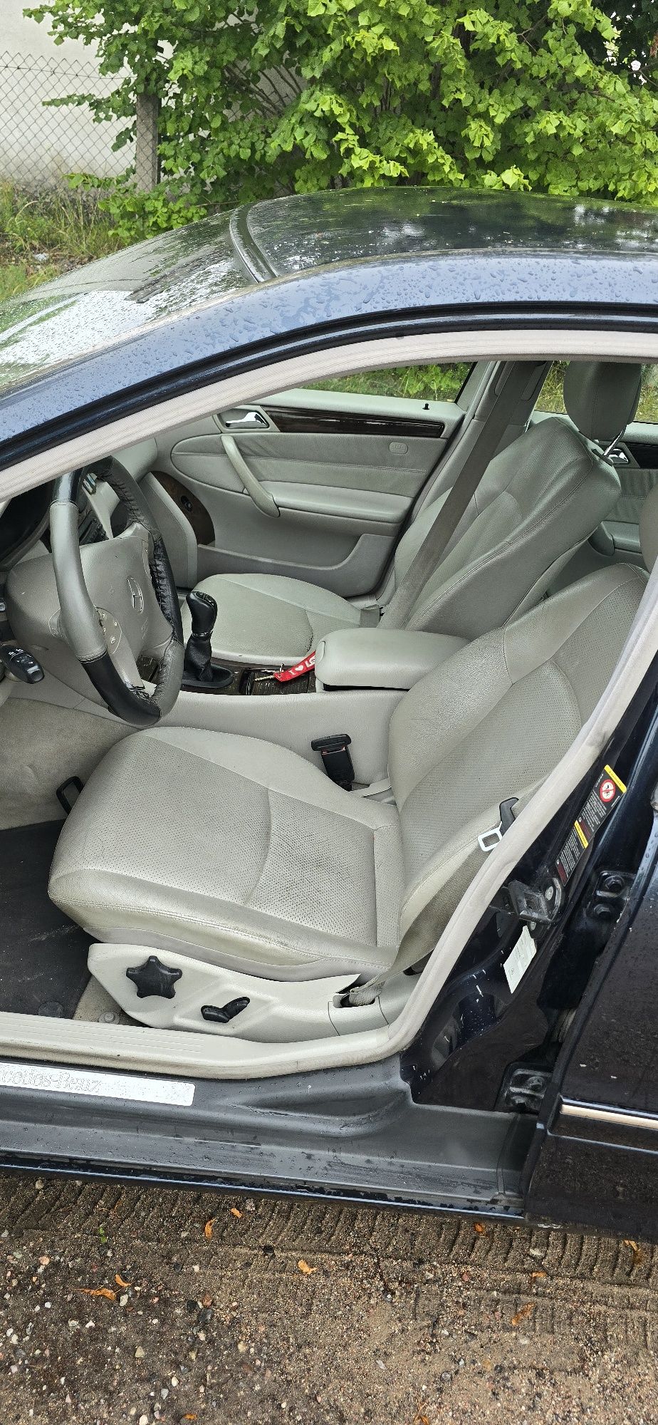 mercedes c 180 skóry klimatronic xenon orginal lakier bezwypadkowy