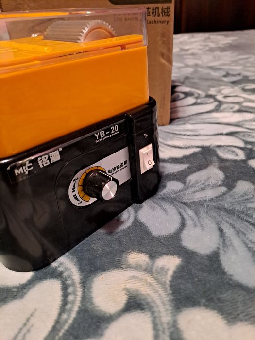 Máquina de fazer borda