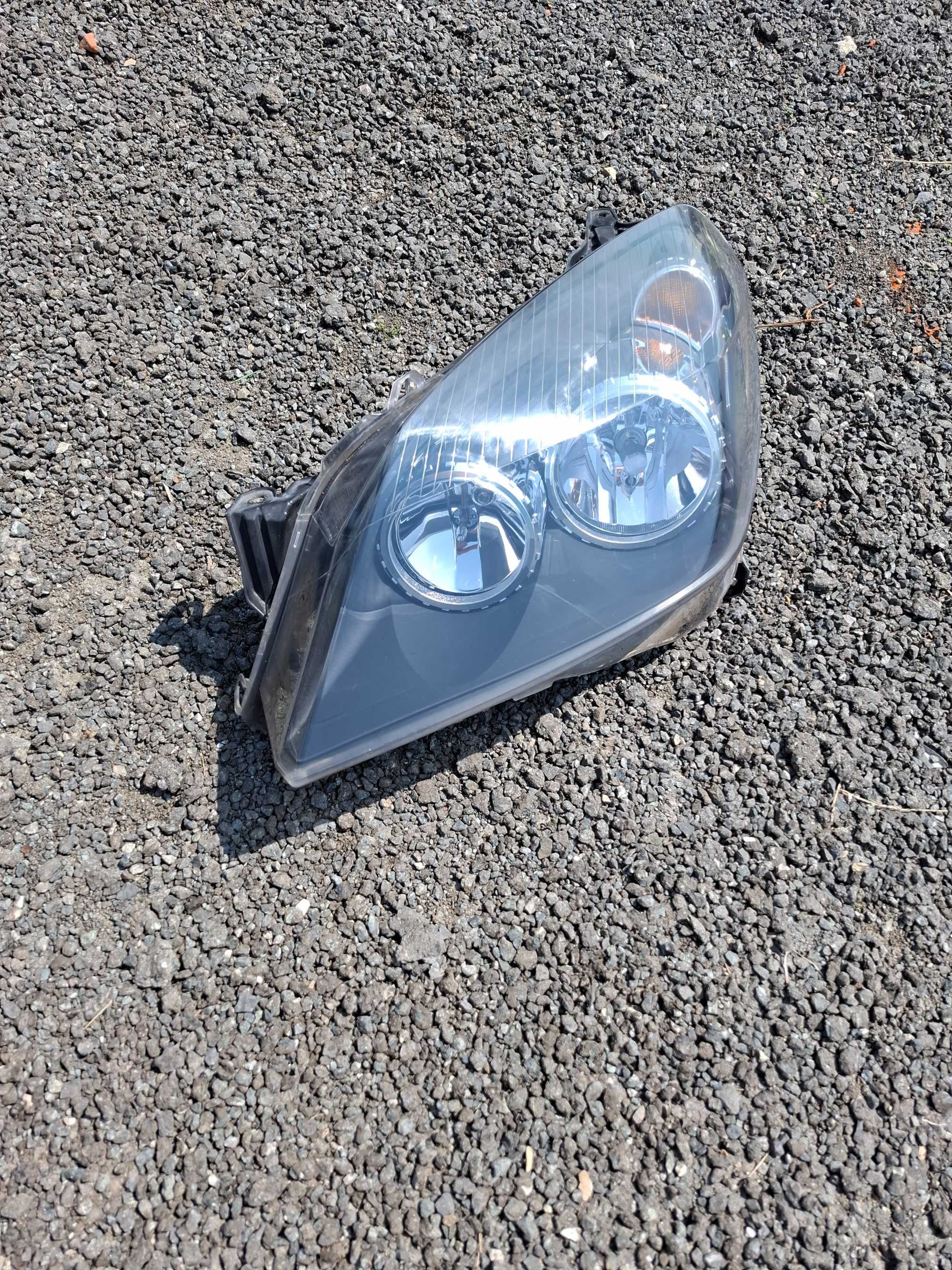 Reflektor lewy przód Opel Astra H