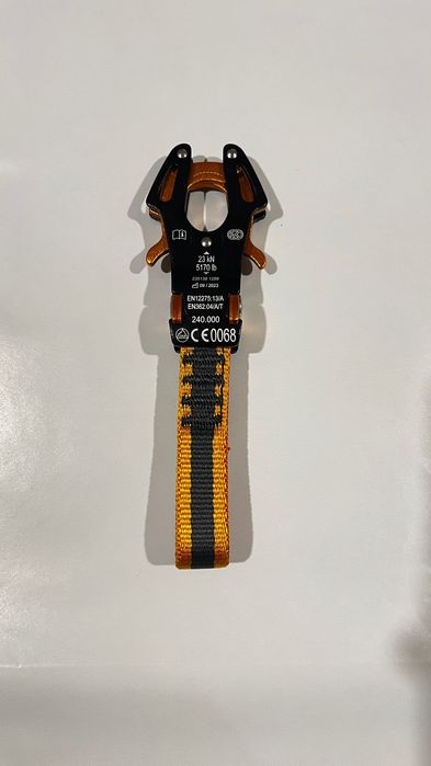 KONG Frog – automatyczny karabinek zaczepowy