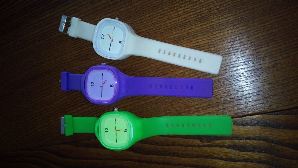 3 relógios desportivos várias cores ao preço de 1!