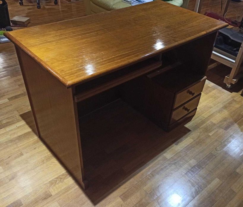 Secretária em pinho mel