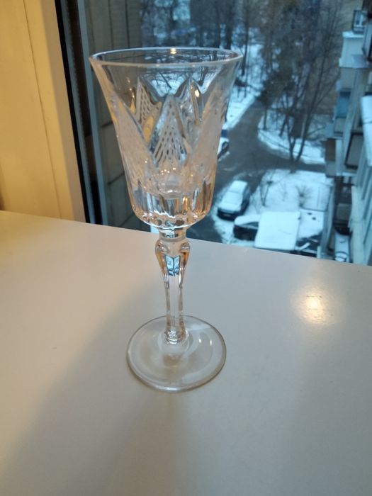 Продаю хрустальные рюмки 12 штук