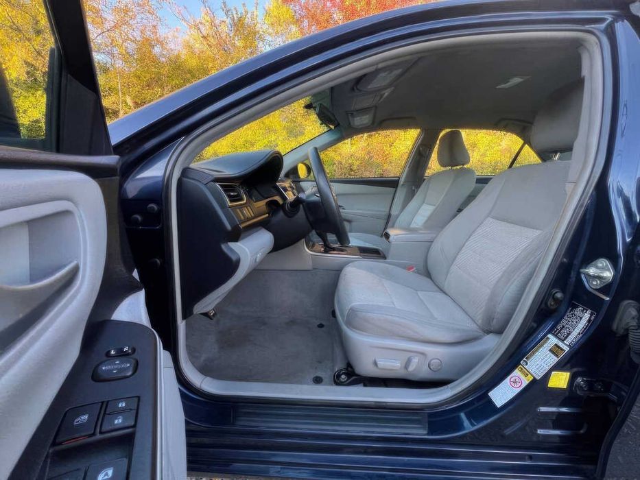 Toyota Camry LE      2015