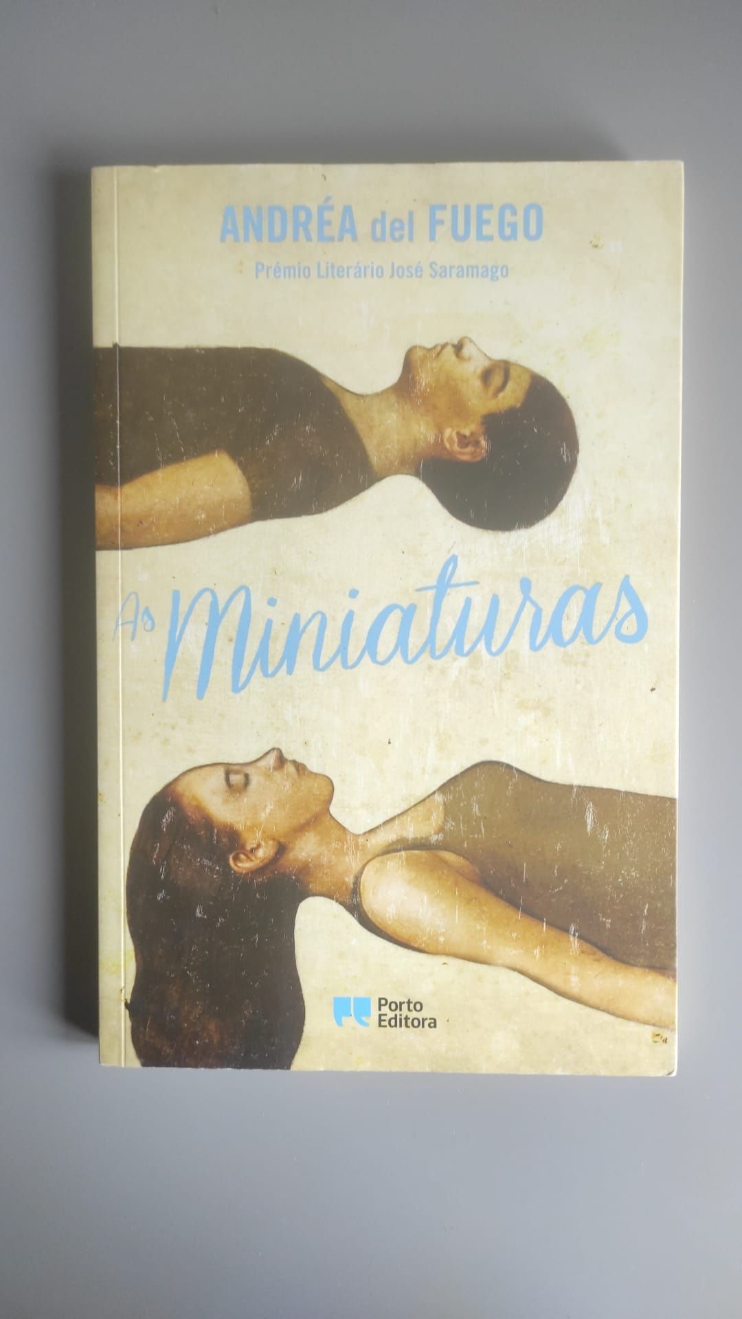 Livro "As miniaturas" de Andrea del Fuego