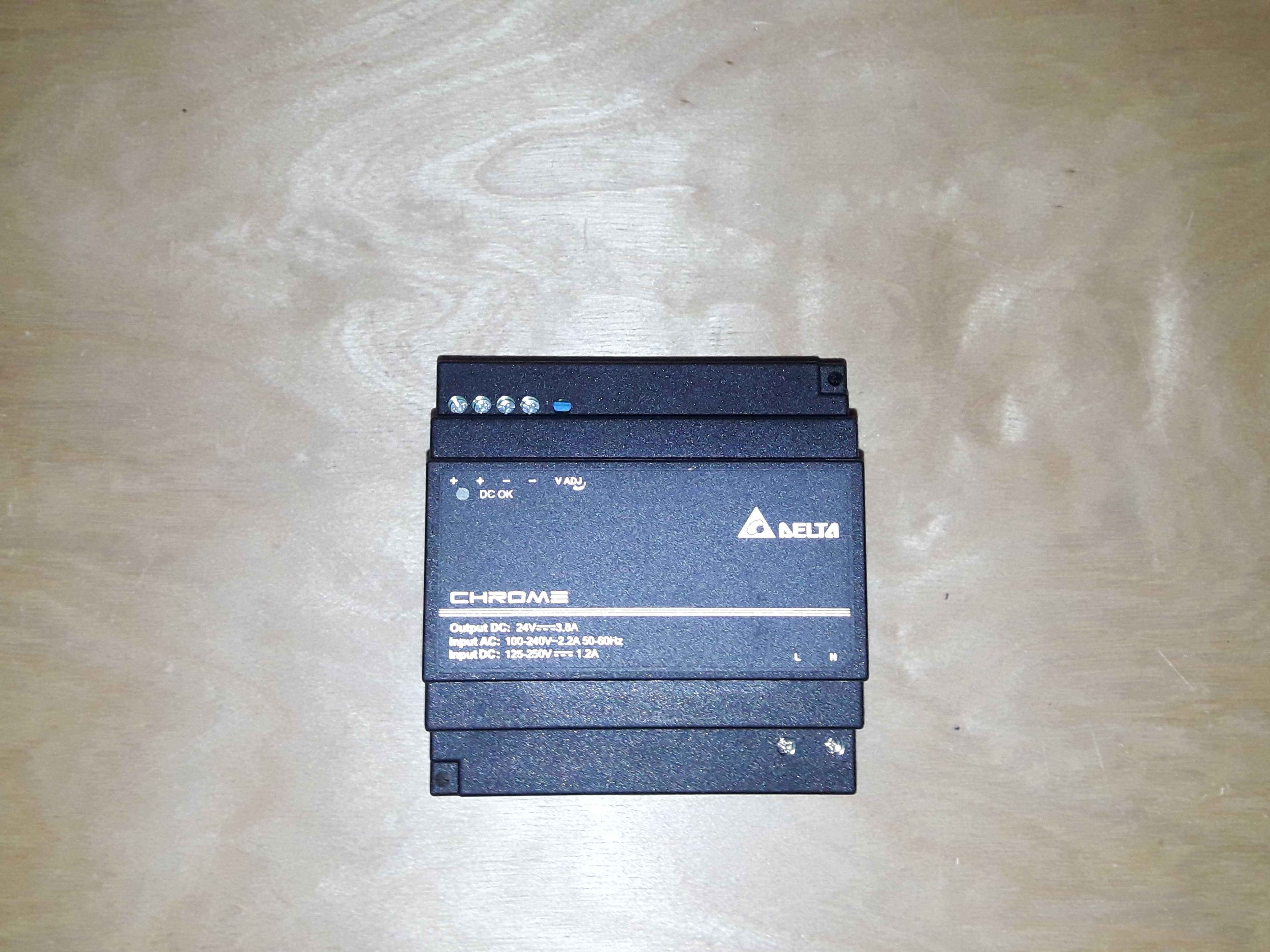 Zasilacz na szynę DIN Delta Electronics DRC-24V100W1A czarny