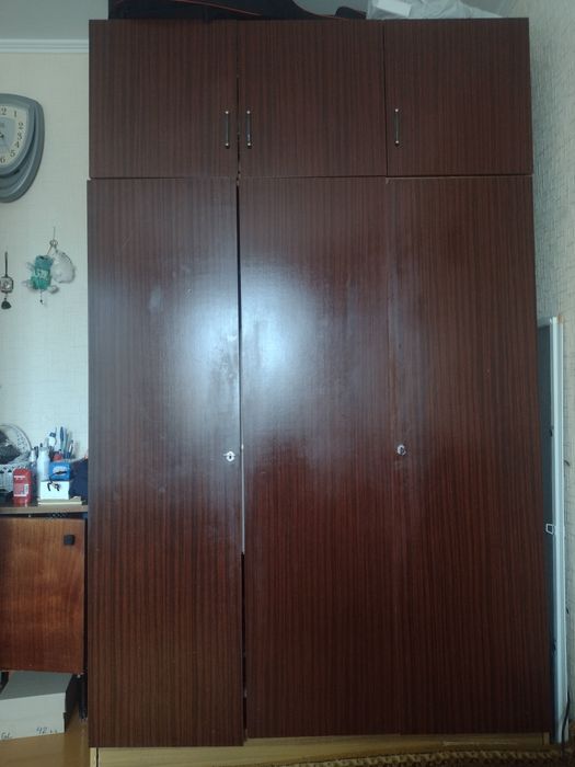 Терміново! Продам Шафа б/в 3-дверна з антрисоллю