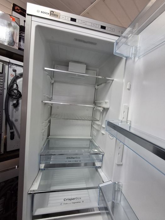 Холодильник Bosch model KGE39AI40