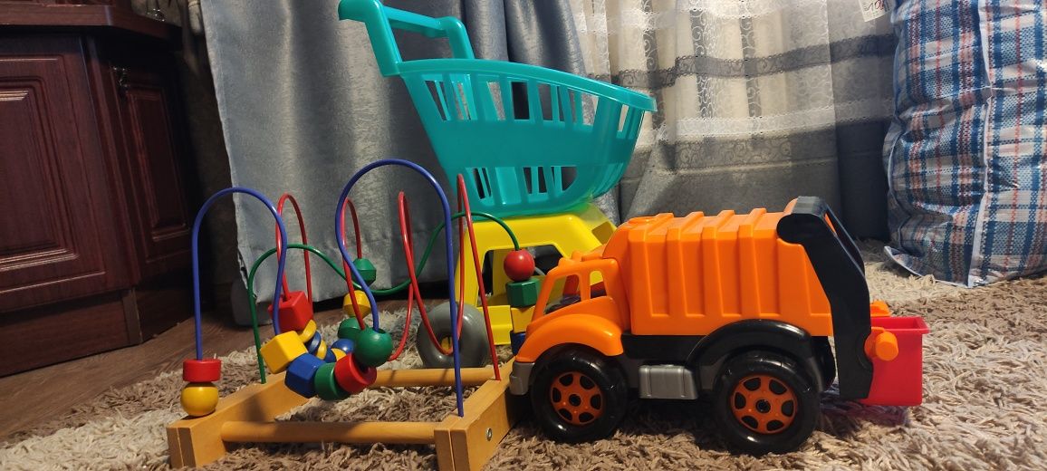 Дитячі іграшки,машинка,возик, лабіринт