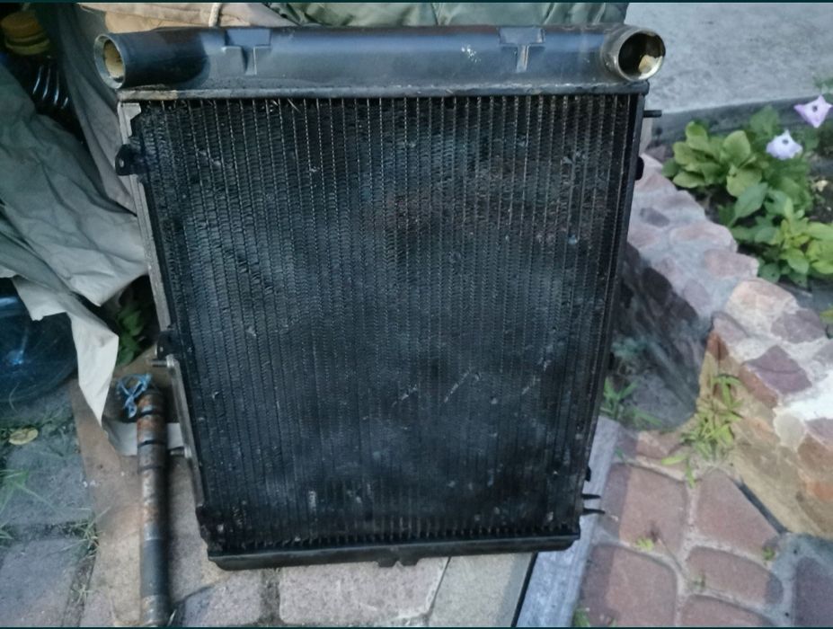 Радиатор москвич 412 2141. Электровентилятор диффузор.
Радиатор новый