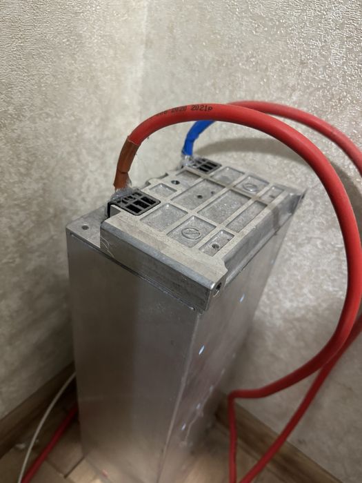 Інвертор гібридний з акумулятором