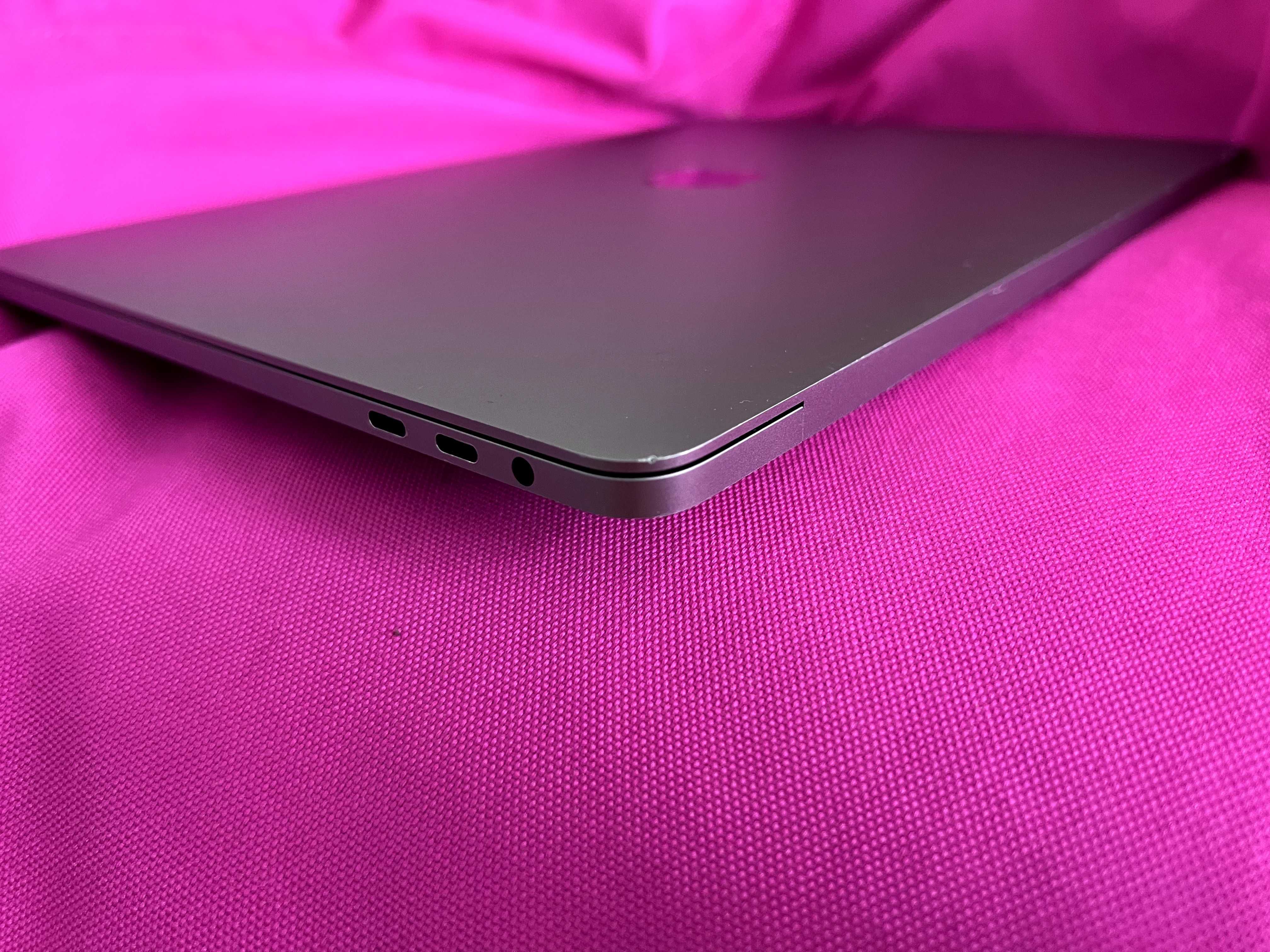 MacBook Pro 13 core i5 2.3Ghz 8GB SSD 256 2018 A1989 Space Gray