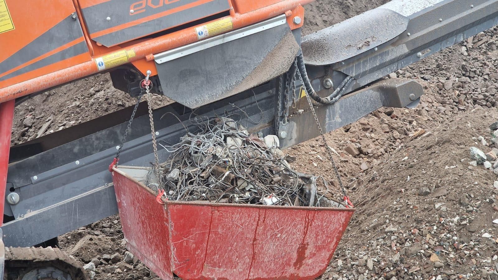 Kruszenie gruzu rozdrabniacz drewna, korzeni, gałęzi