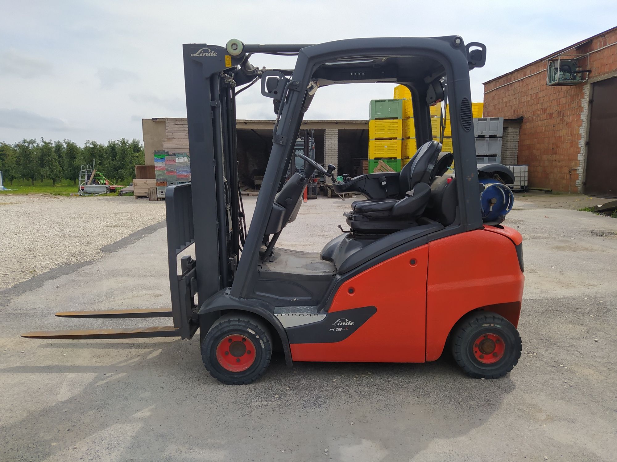 Wózek widłowy Linde H18 Triplex