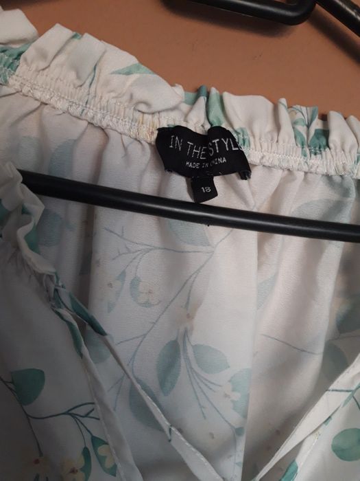 Śliczna bluzka bufiaste rękawy rozmiar 48/50/52  5XL  In The Style