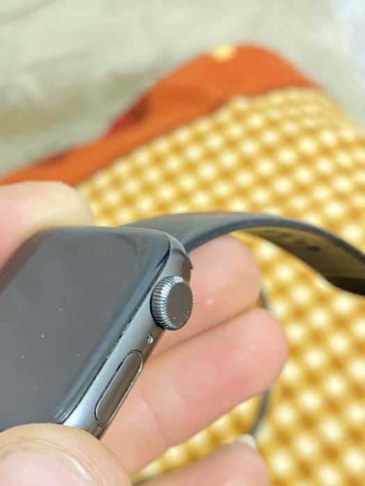 Продам Apple Watch SE 40mm Alu Black Sport