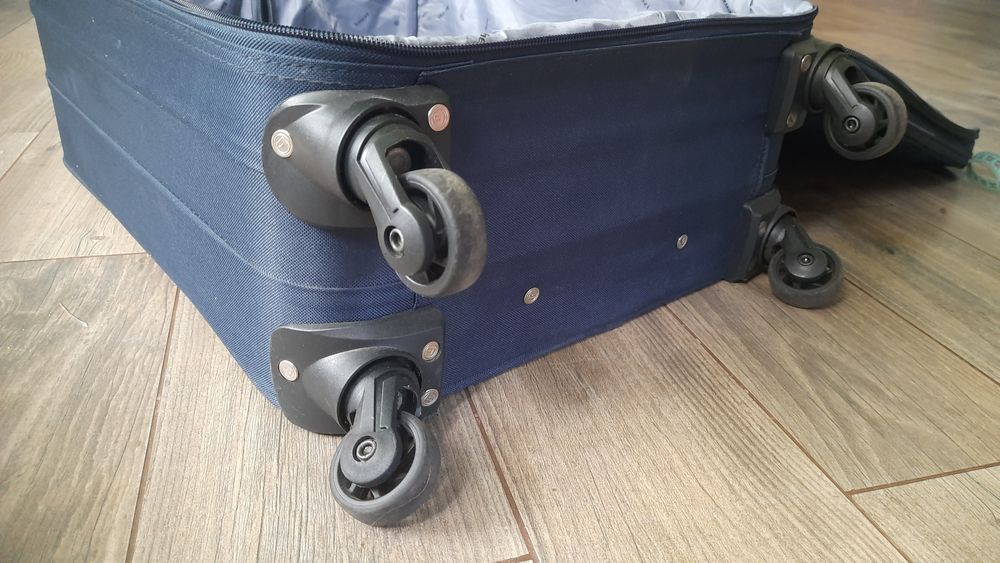 Валіза на колесах. Чемодан на колесах