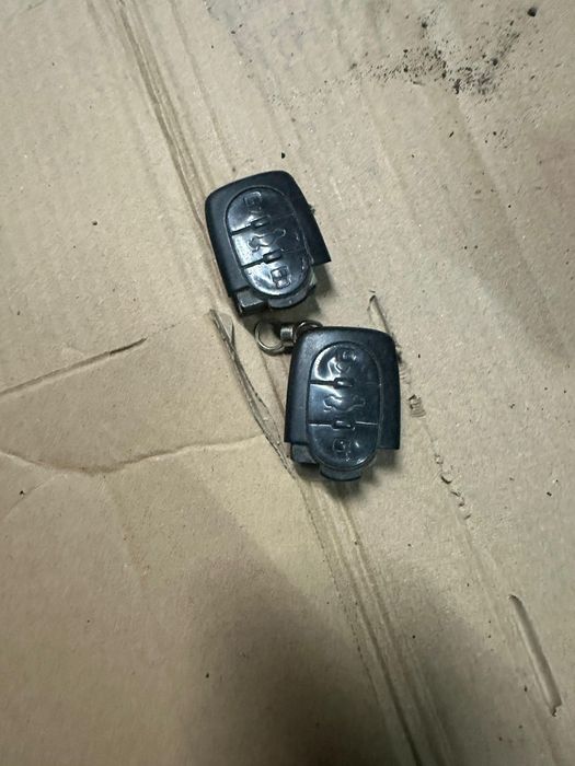 Bomba vácuo Audi a3 8l ou a4 b5 com 2 comandos codificados