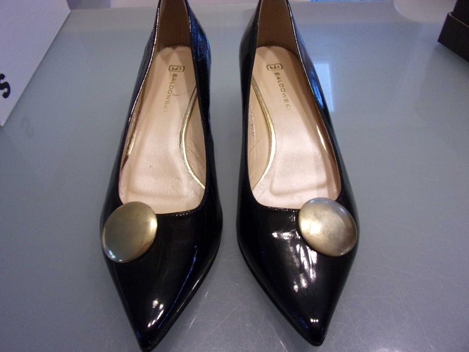 eleganckie czółenka skórzane lakierki czarne nowe r 38