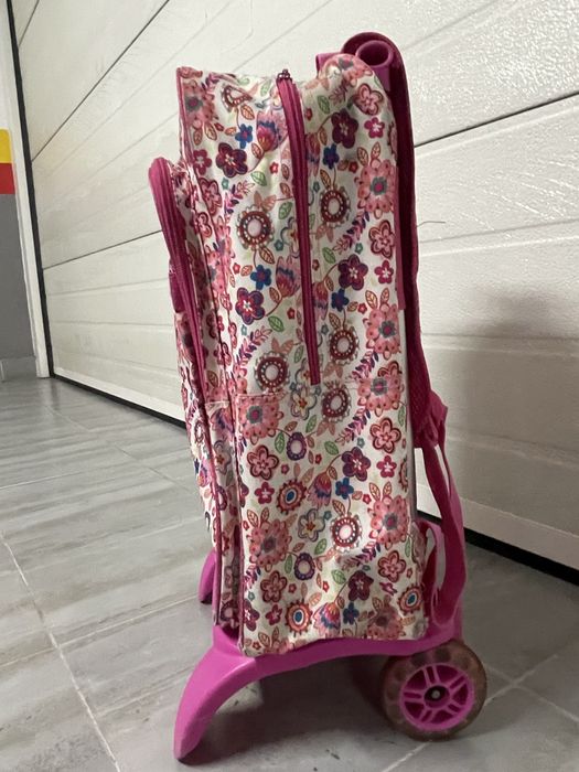 Mochila escolar com trolley:/rodas