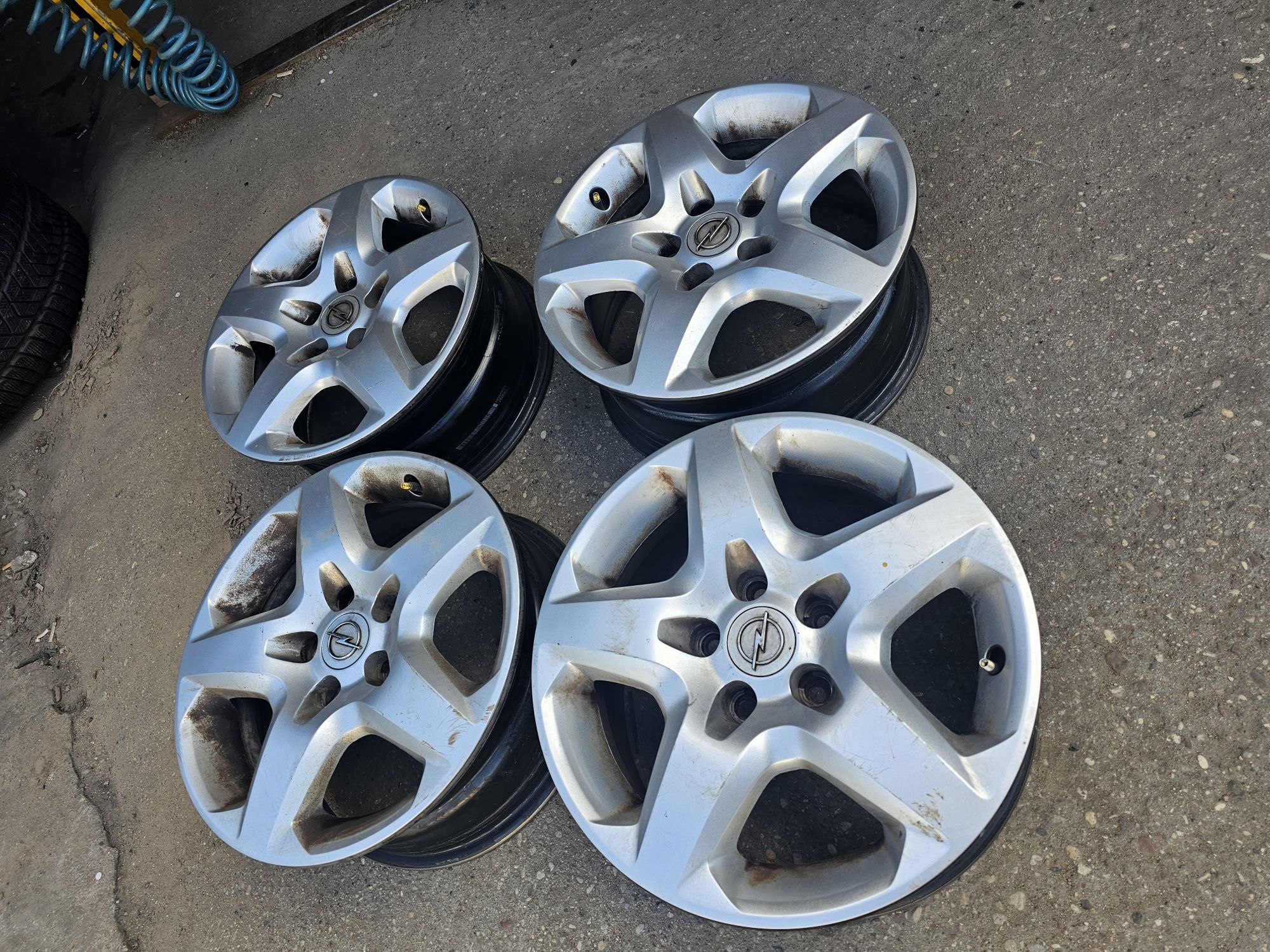 Felgi Stalowe-Strukturalne Opel Astra R16 5x110 ET39- 6.5J