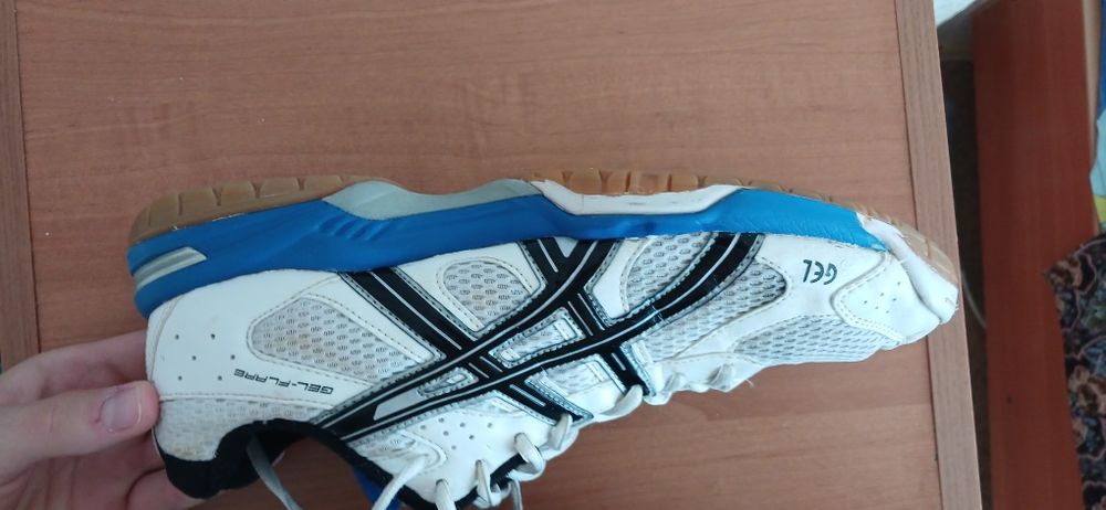 ASICS Gel-Flare або ASICS Gel Flare 4.