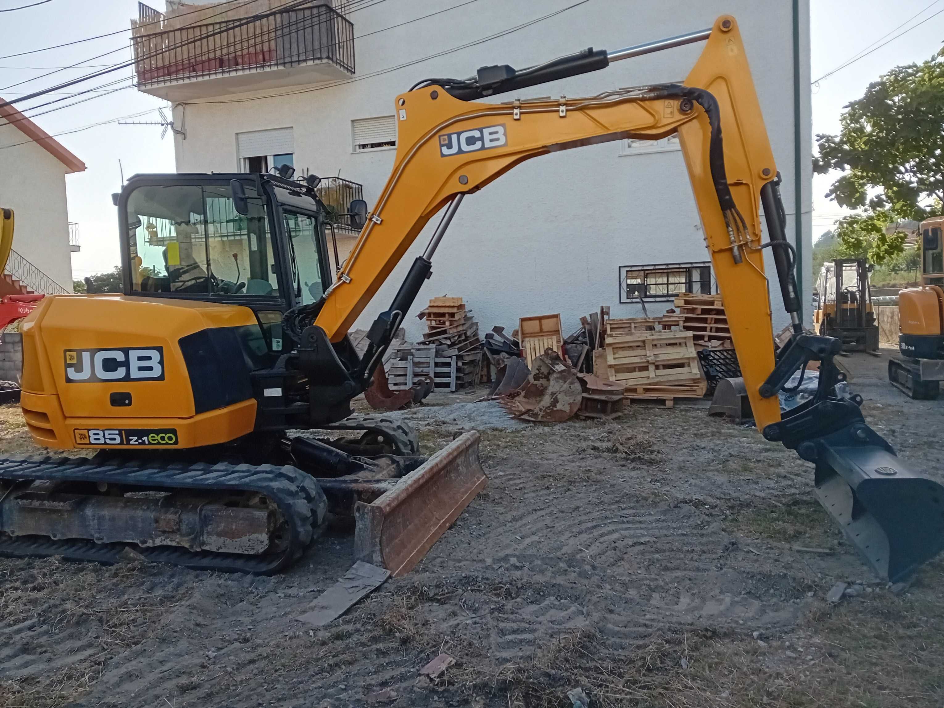 Mini Escavadora / Mini giratória JCB 85Z-1