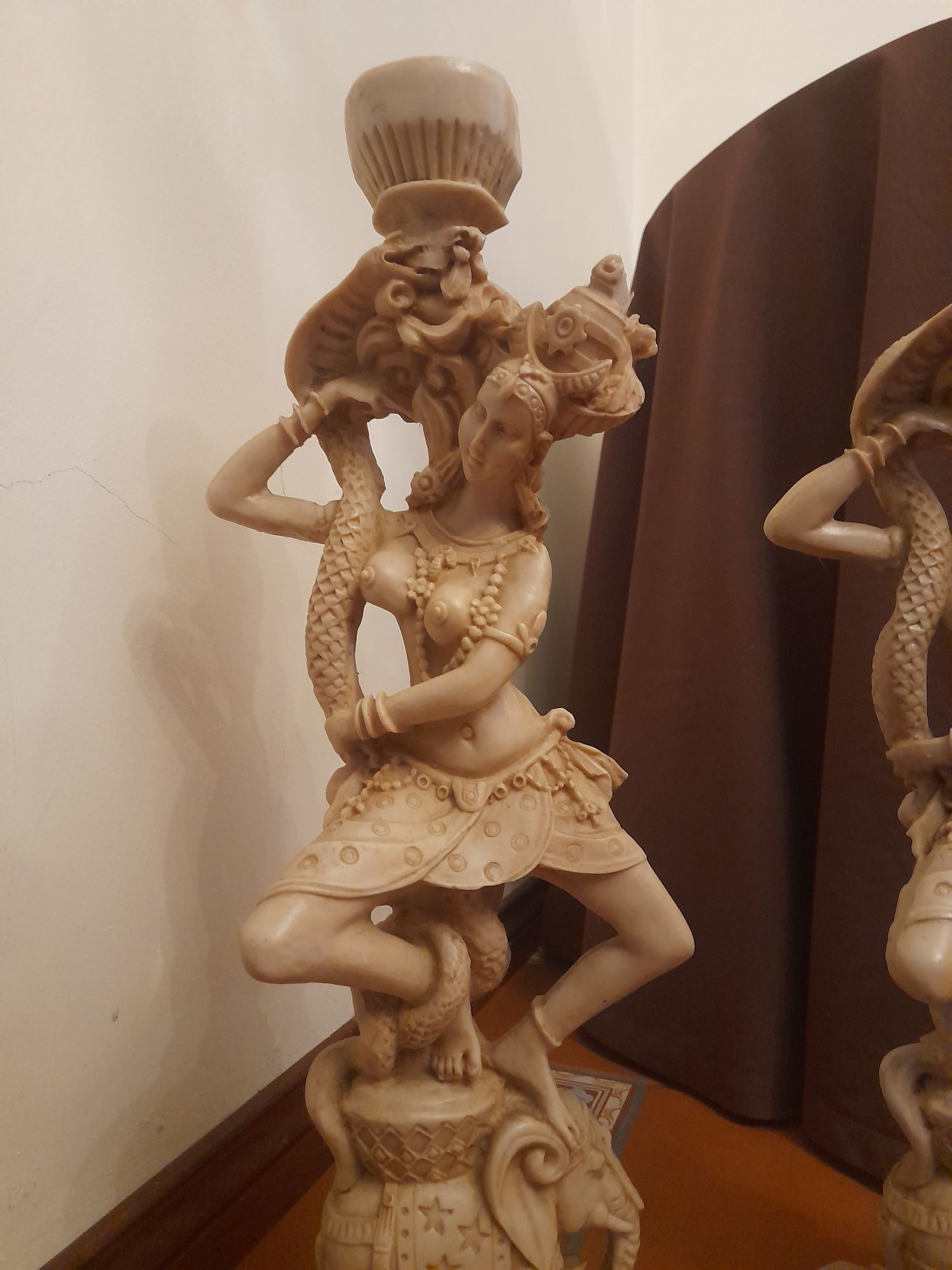 Estatuetas orientais (marfinite) 2 uni