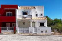 Moradia geminada T3 + 1 com grande garagem na Bemposta - Alvor