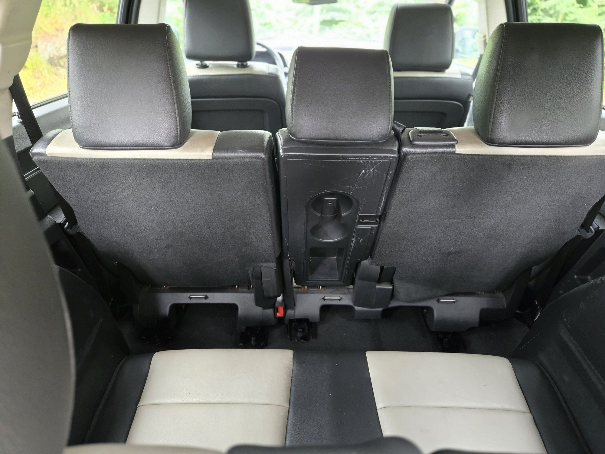 Automática, 7 lugares. Carro muito novo pronto para viajar .