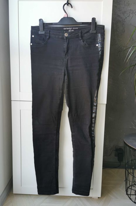 Czarne spodnie jeans z lampasami L 40