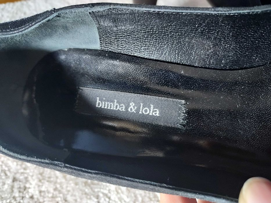 Sapatos Bimba y Lola em camurça genuína
